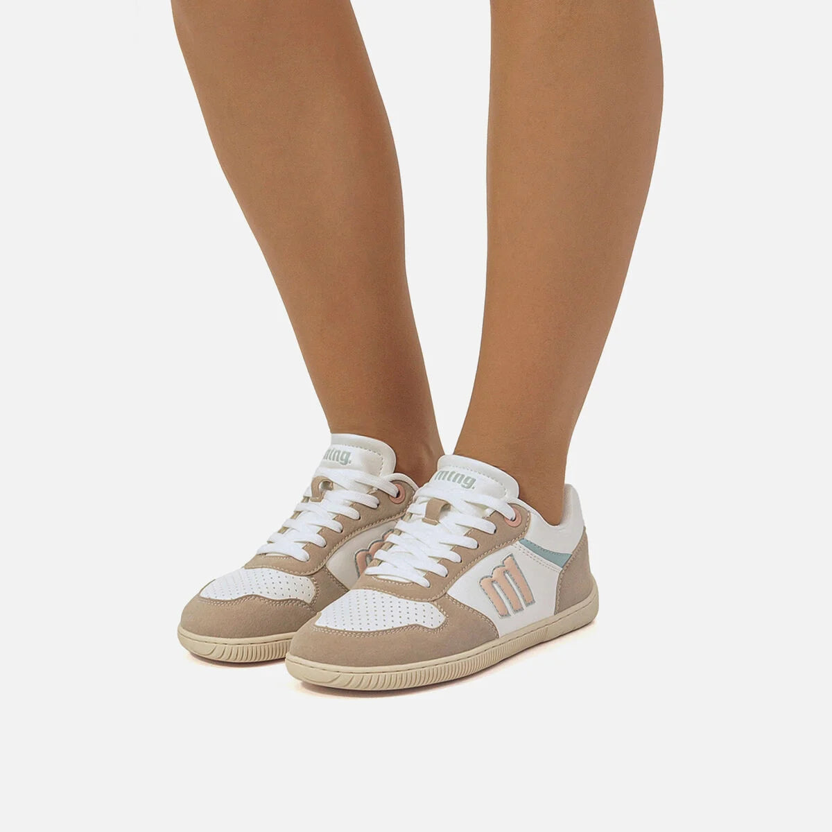 Deportiva casual Free Aria Beige MTNG